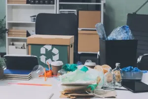 Jak ograniczyć plastik i odpady w biurze